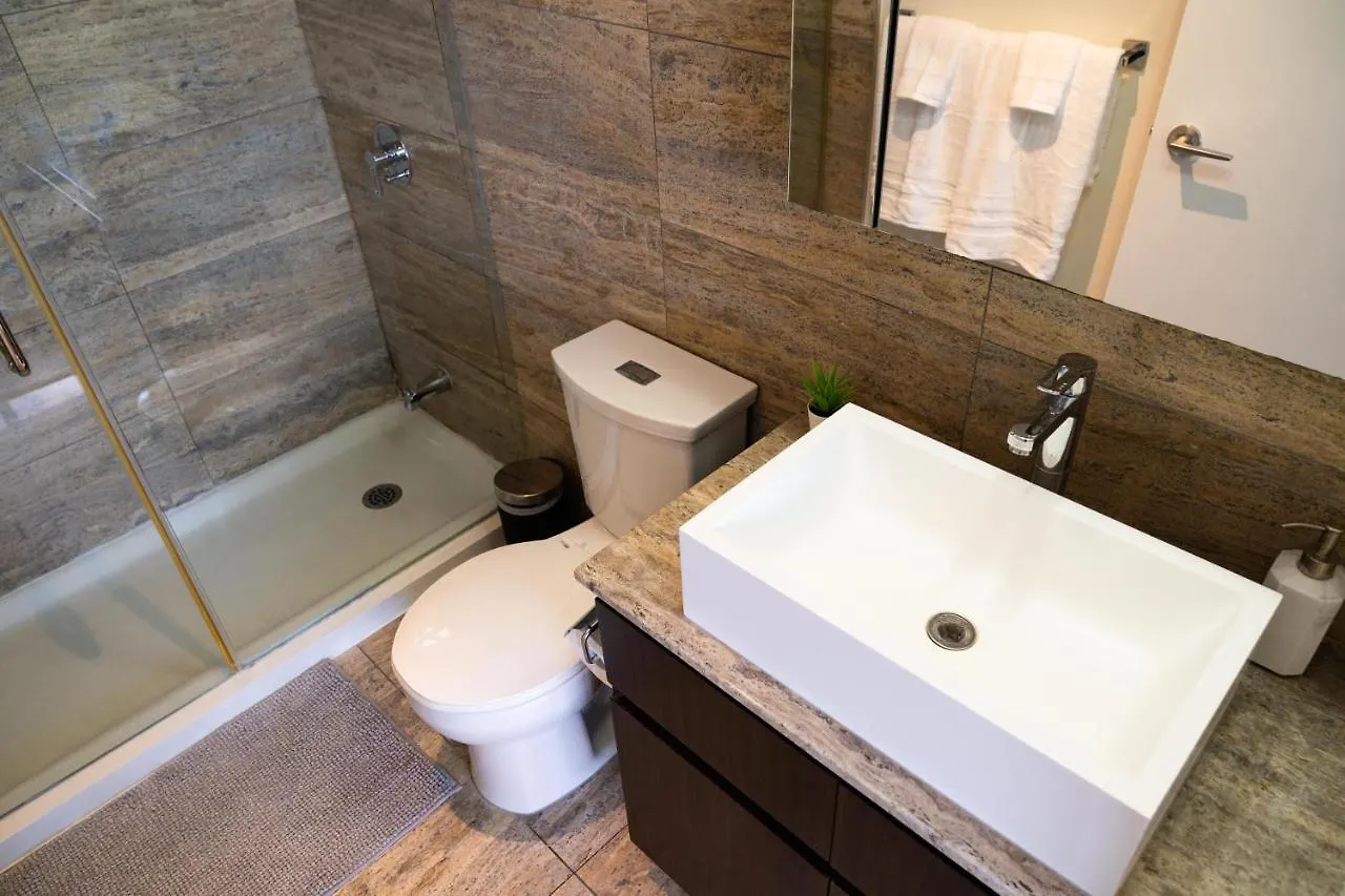 Large 2 Bedrooms Besides Cn Tower Toronto 0*,