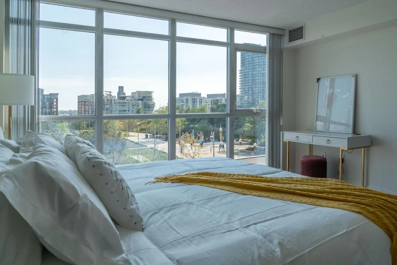 Large 2 Bedrooms Besides Cn Tower Toronto