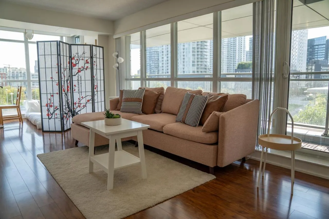Large 2 Bedrooms Besides Cn Tower Toronto Apartment