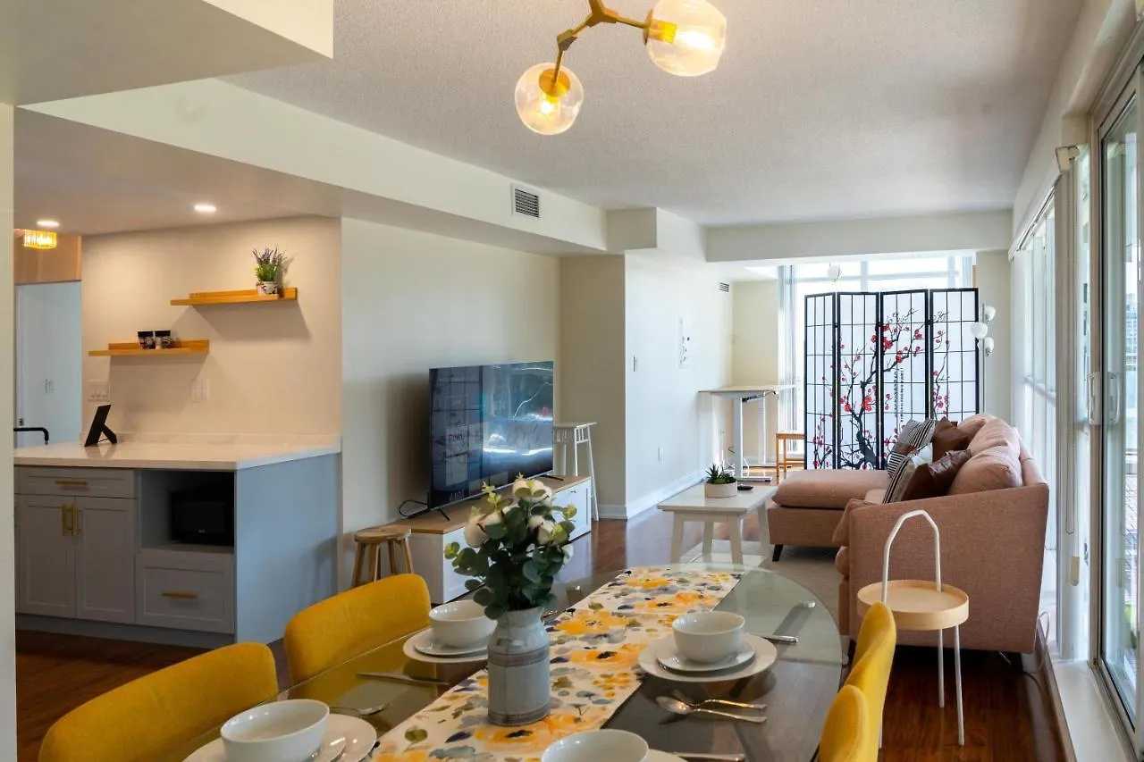 Large 2 Bedrooms Besides Cn Tower Toronto