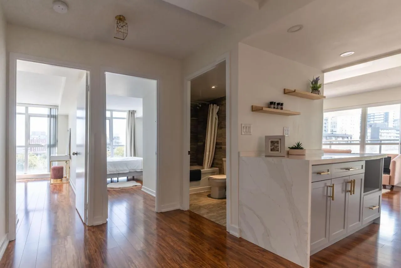 Large 2 Bedrooms Besides Cn Tower Toronto Canada
