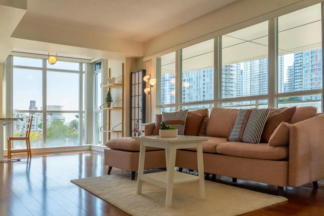 Apartment Large 2 Bedrooms Besides Cn Tower Toronto